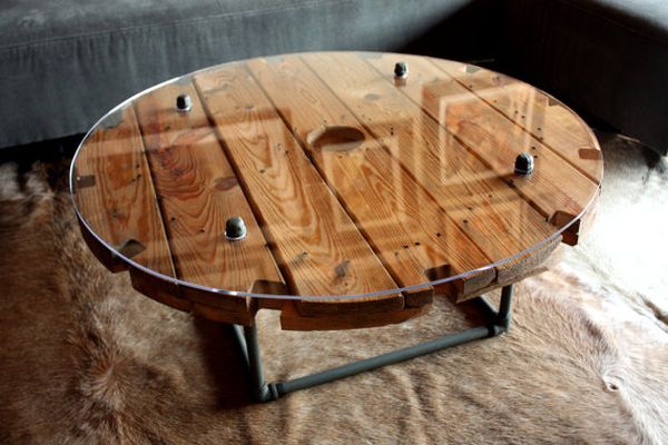 spool coffee table2 Fabriquer une table avec un touret en bois