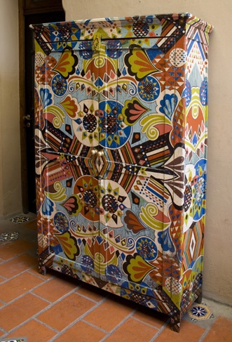 armoire  en bois peint