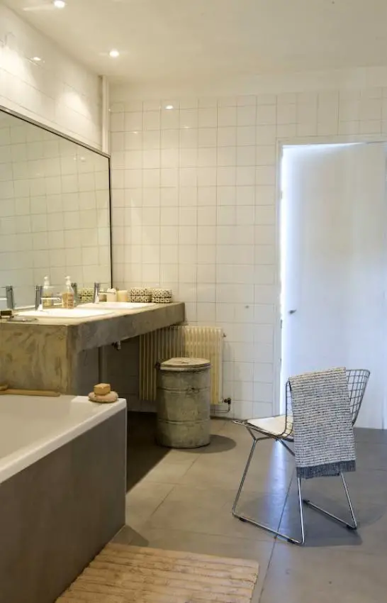 salle de bain moderne blanc et gris