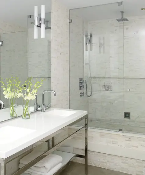 salle de bain moderne clair