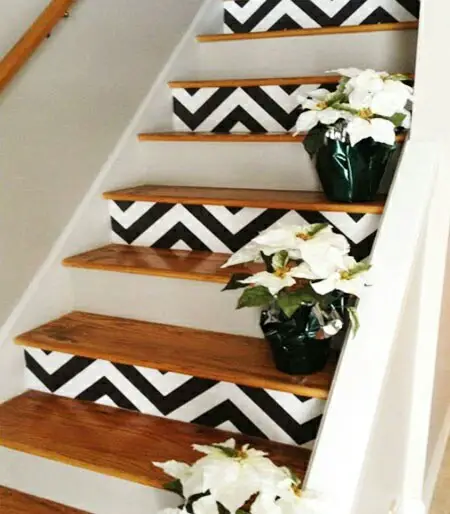 escalier peint avec  ornament