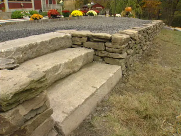 mur de soutènement en pierre sèche