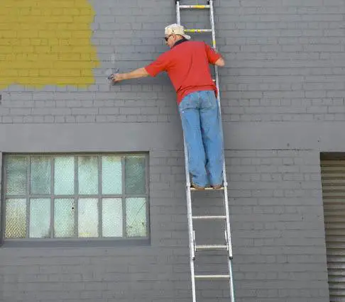 peindre mur extérieur en briques