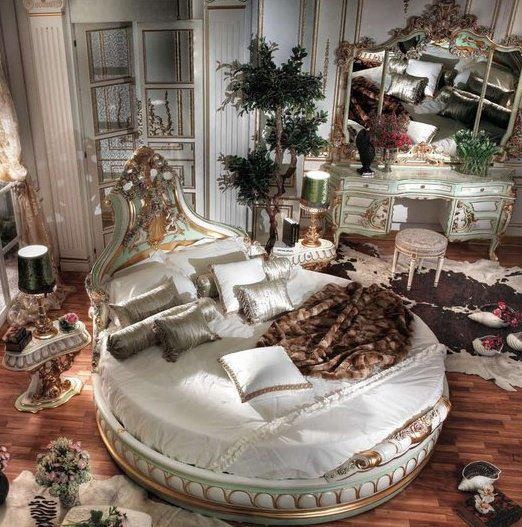 chambre royale avec un lit rond