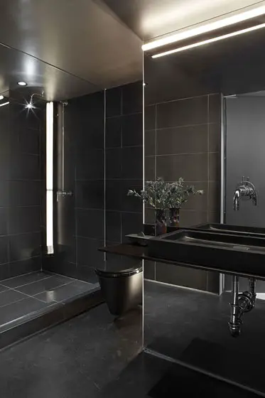 Des salles de bain s'habillant en noir (5)
