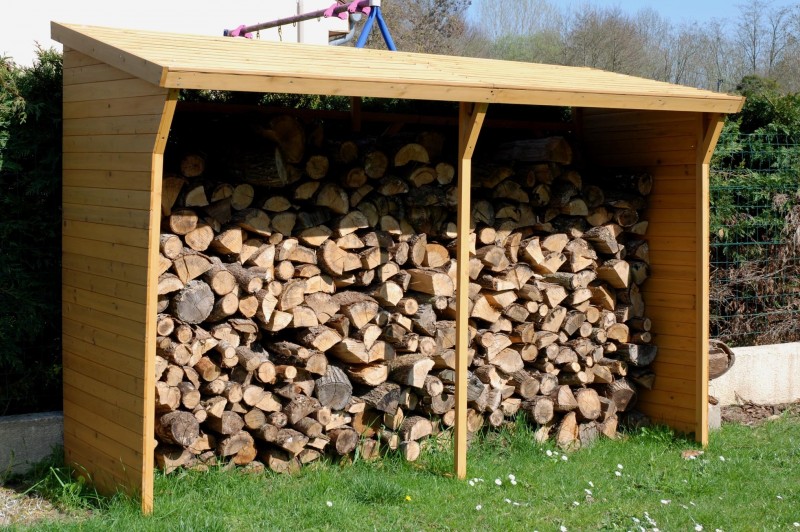 construire abri bois