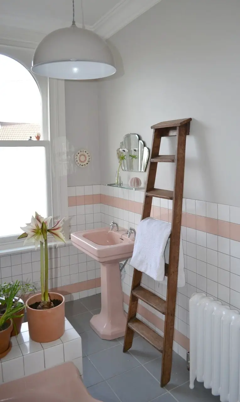 salle de bain rose rétro2