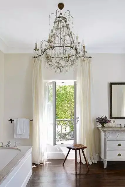 salle de bain style provençal couleurs crémeuses