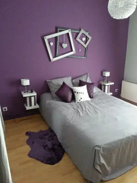 décorer chambre contemporaine avec du violet