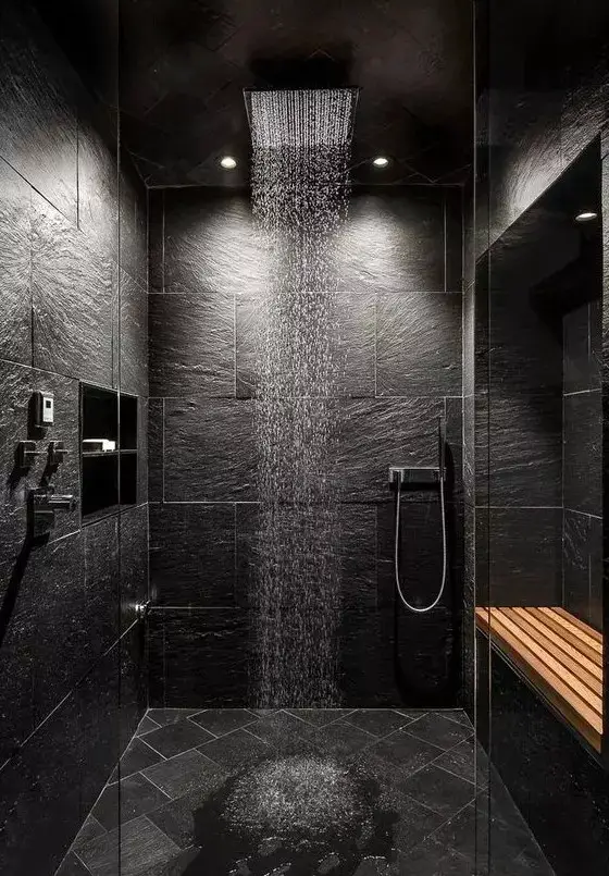 douche décorée en noir et bois